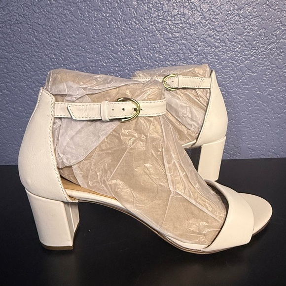 Women’s Naturalizer Heels - Picture 4 of 9